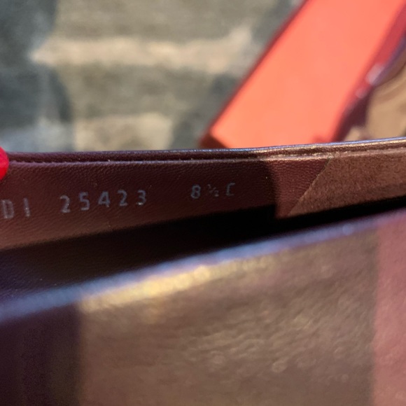 Viva 25mm pointed-toe pumps from SALVATORE FERRAGAMO. - Picture 10 of 12